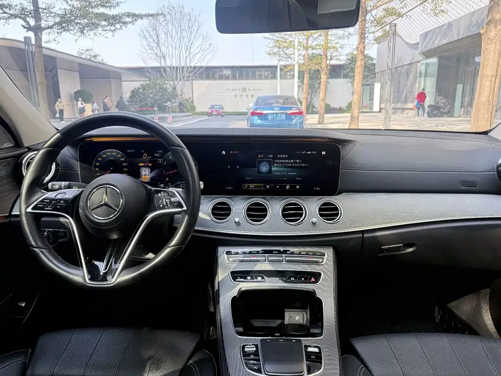 MERCEDES-BENZ E CLASS