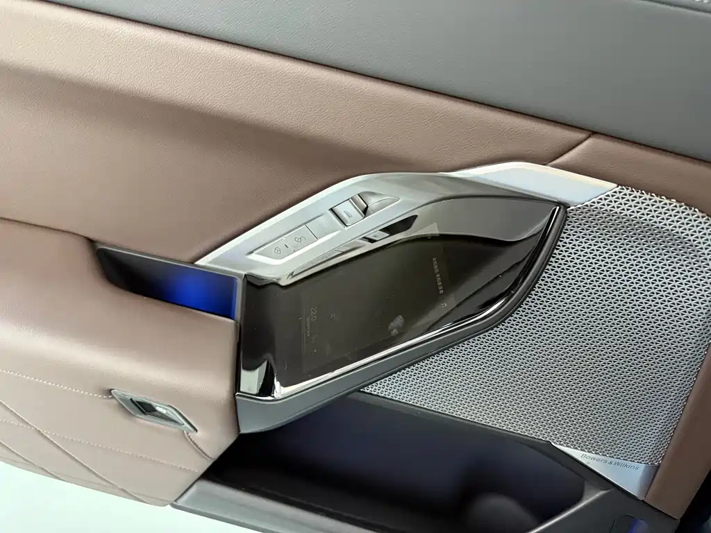 BMW 7 Series — миниатюра 12