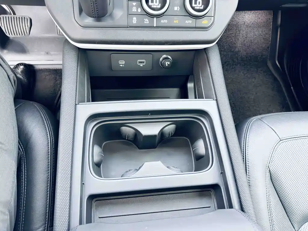 Land Rover Defender — миниатюра 12