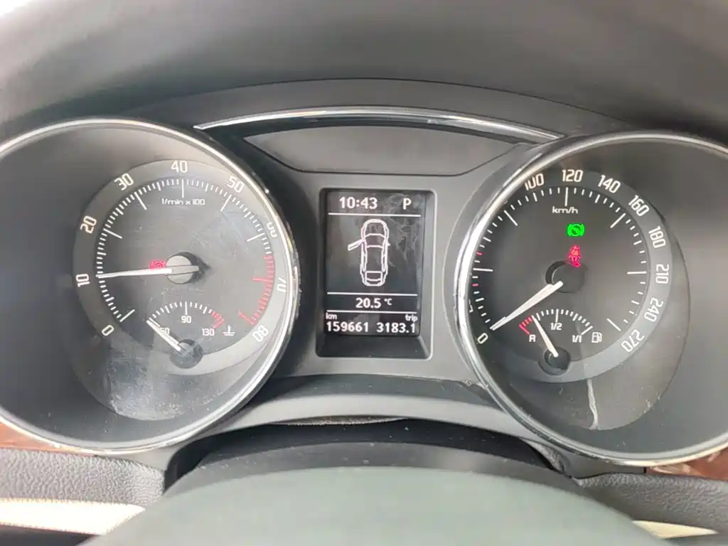 Skoda Superb — миниатюра 12