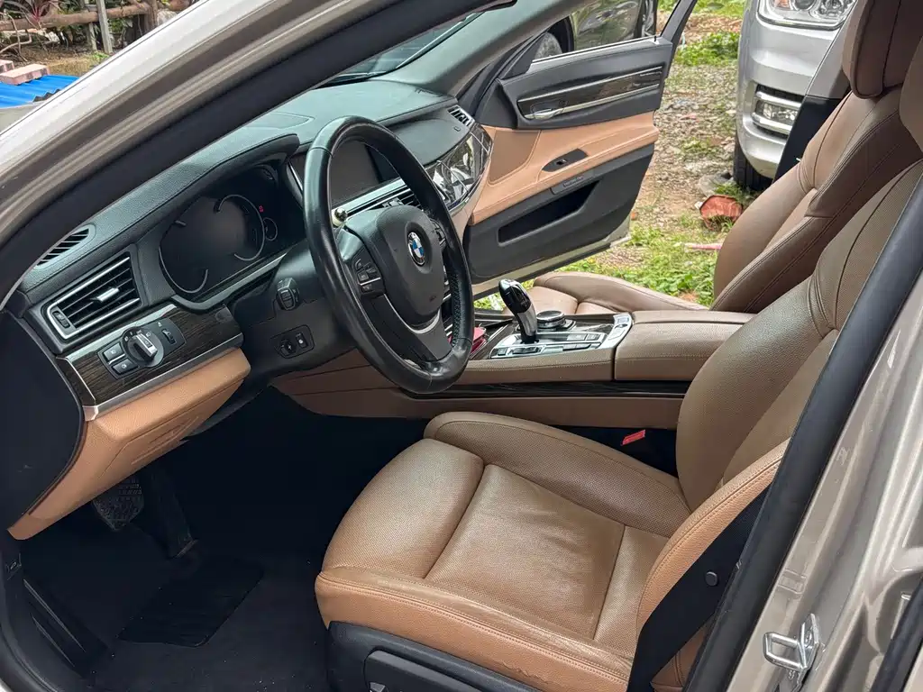 BMW 7 Series — миниатюра 7