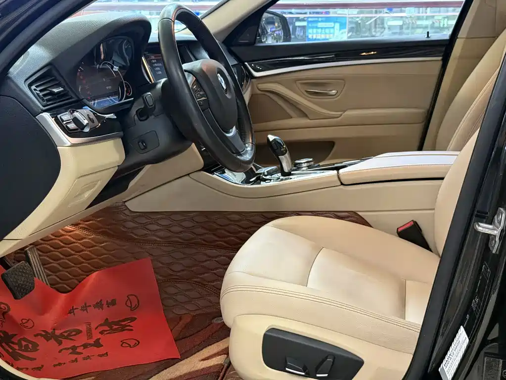BMW 5 Series — миниатюра 6