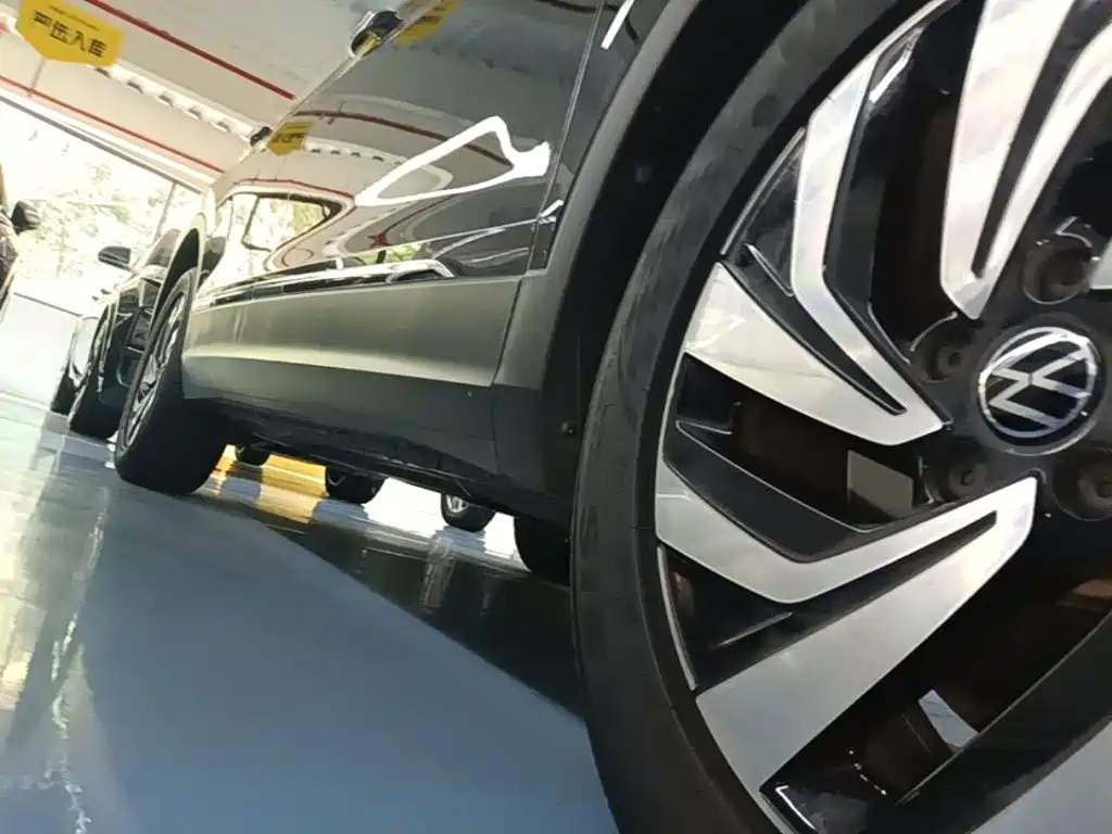 Volkswagen Tiguan L — миниатюра 21