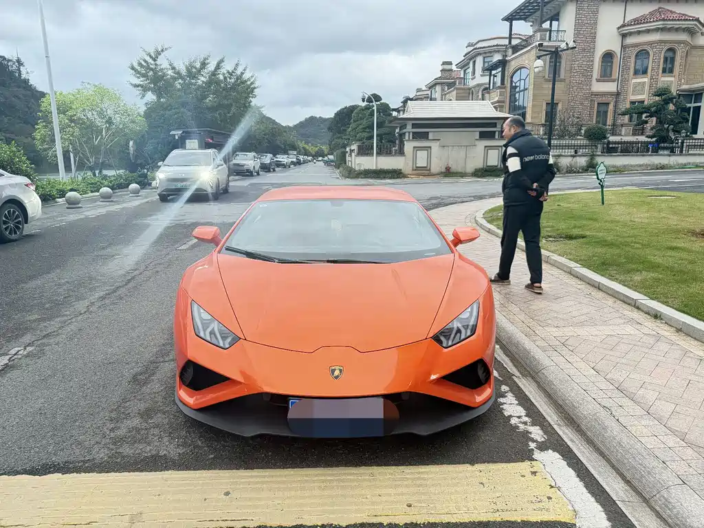 LAMBORGHINI HURACÁN