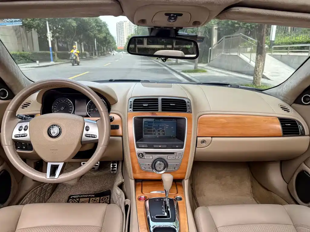 Jaguar XK — миниатюра 9
