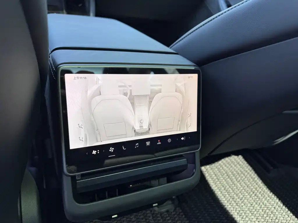 Tesla Model 3 — миниатюра 11