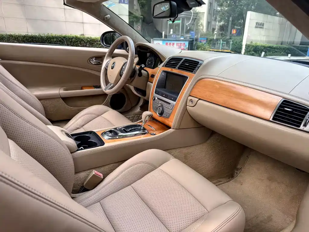 Jaguar XK — миниатюра 6