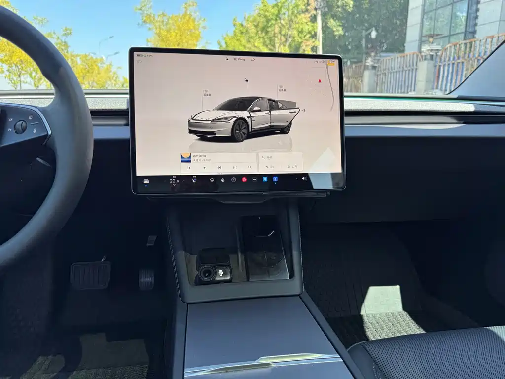 Tesla Model 3 — миниатюра 15