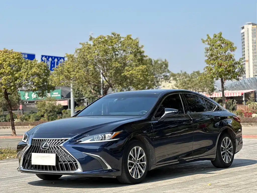 Lexus ES 2023