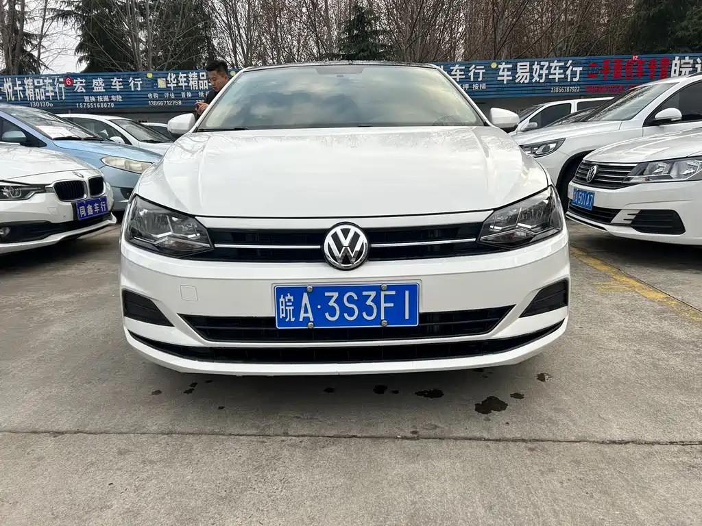 VOLKSWAGEN POLO
