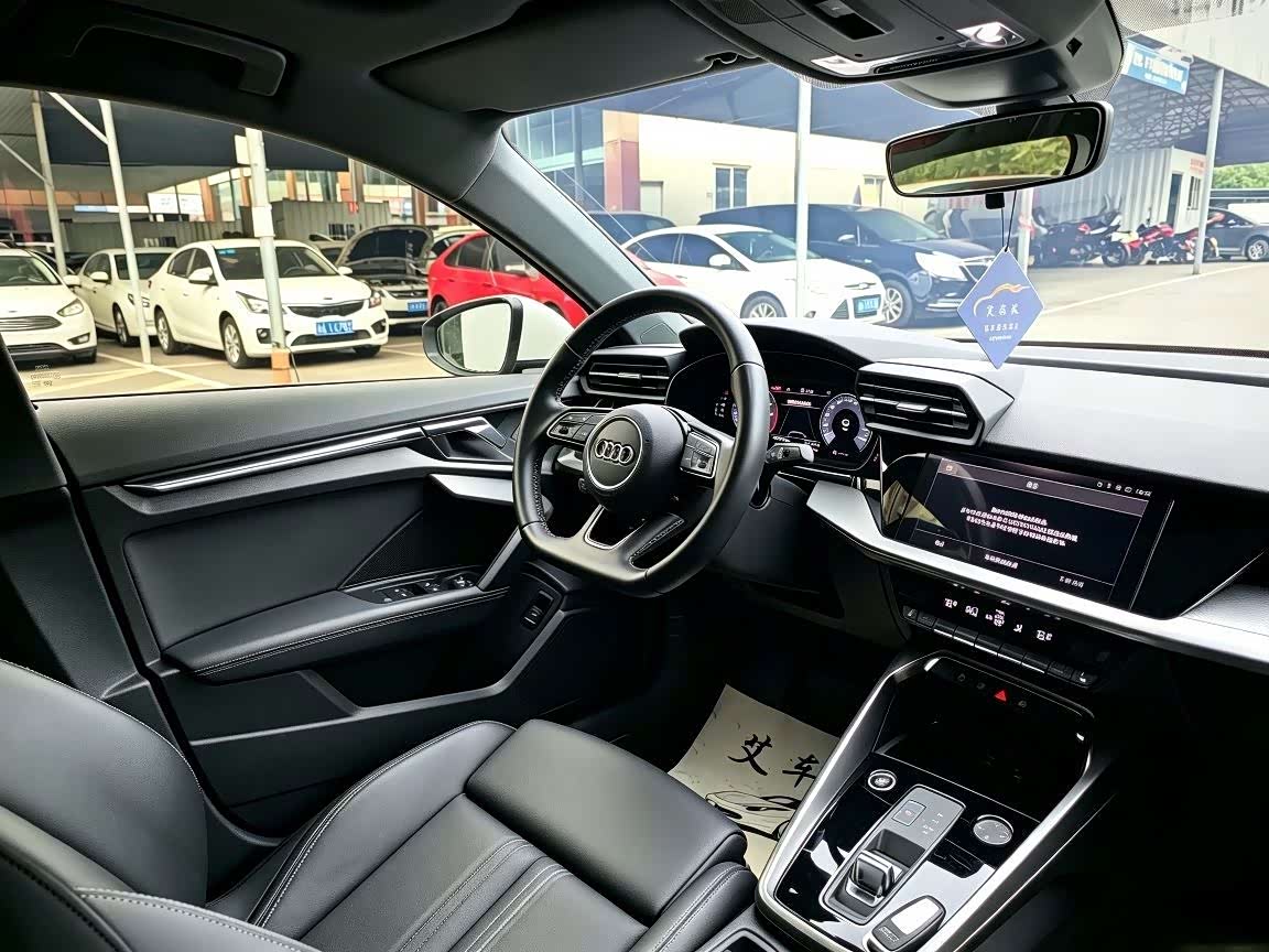 Audi A3 1.4 л 2023 г. Белый, пробег 33000 км