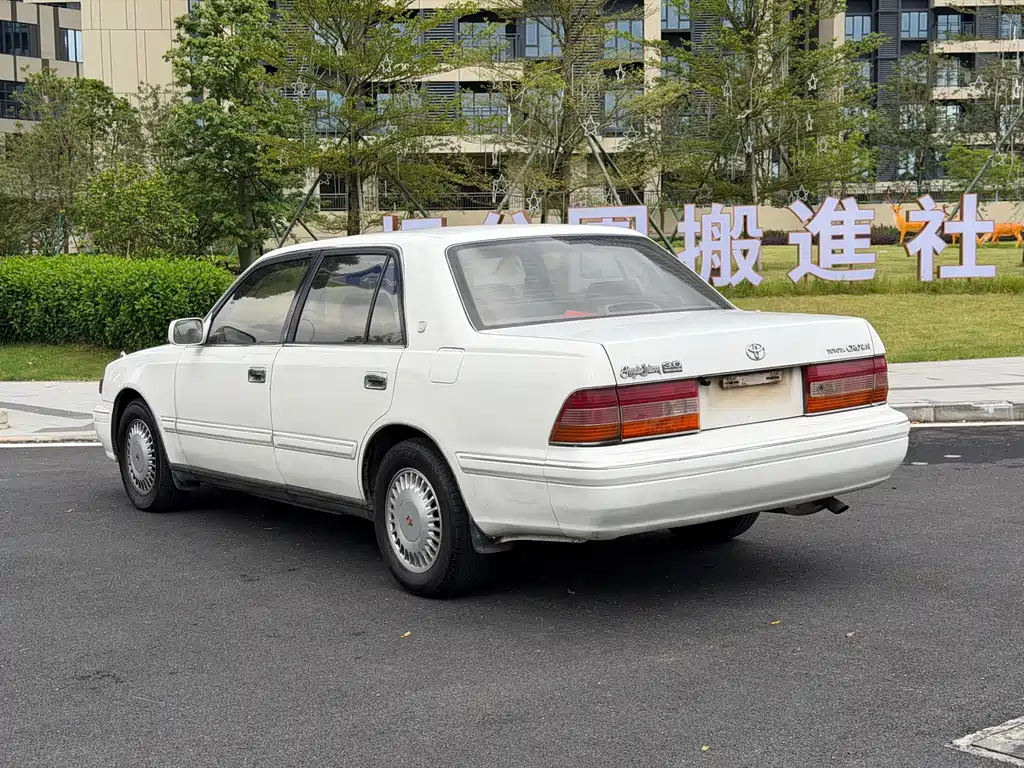 Toyota Crown — миниатюра 12