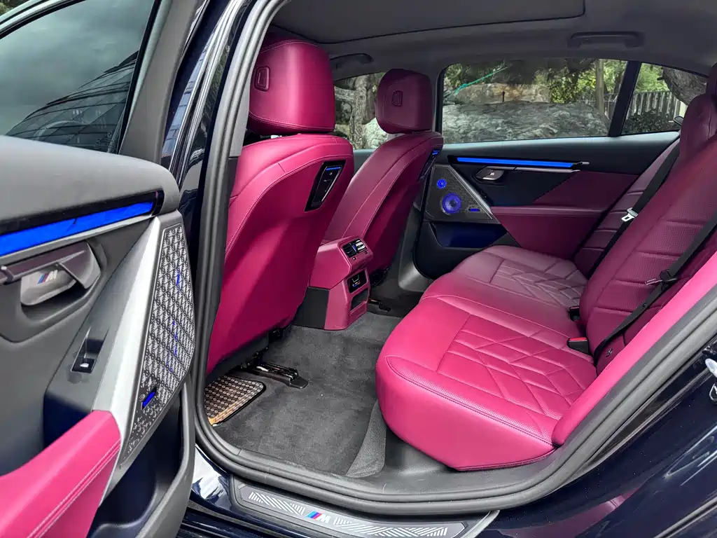 BMW 5 Series — миниатюра 11
