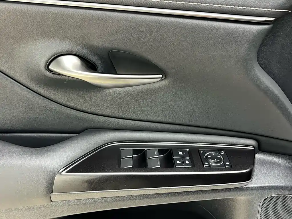 Lexus ES — миниатюра 18