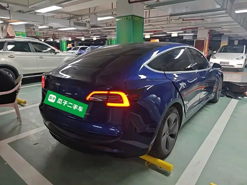 Tesla Model 3 — миниатюра 7
