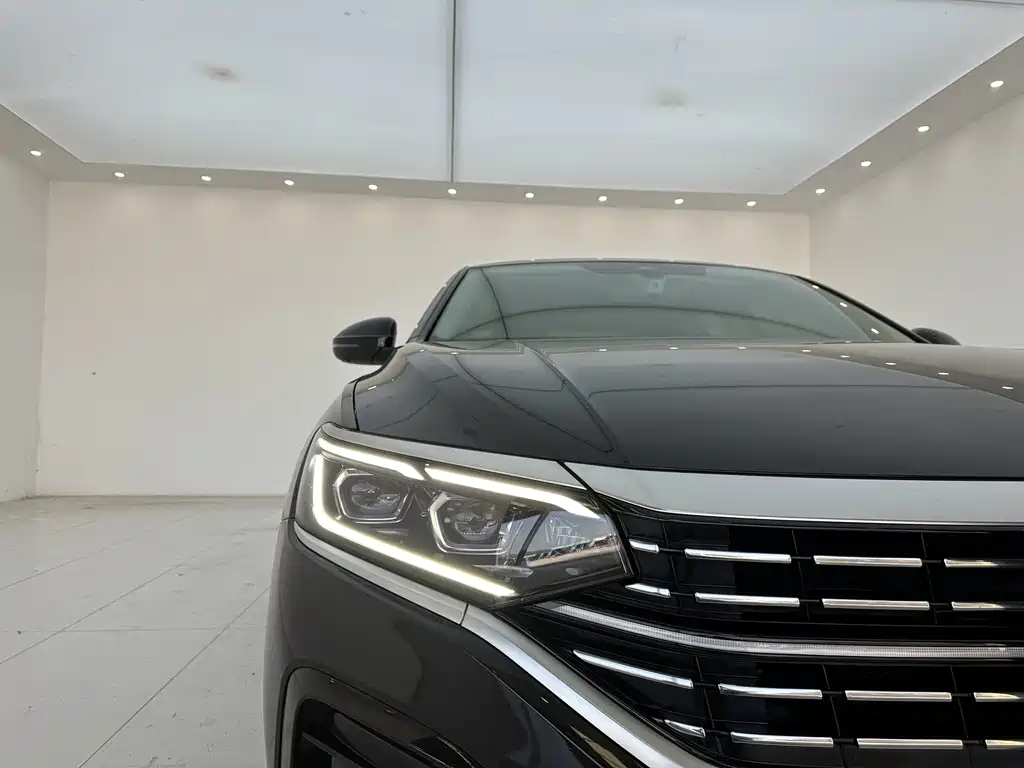 Volkswagen Passat 2024 380TSI Luxury