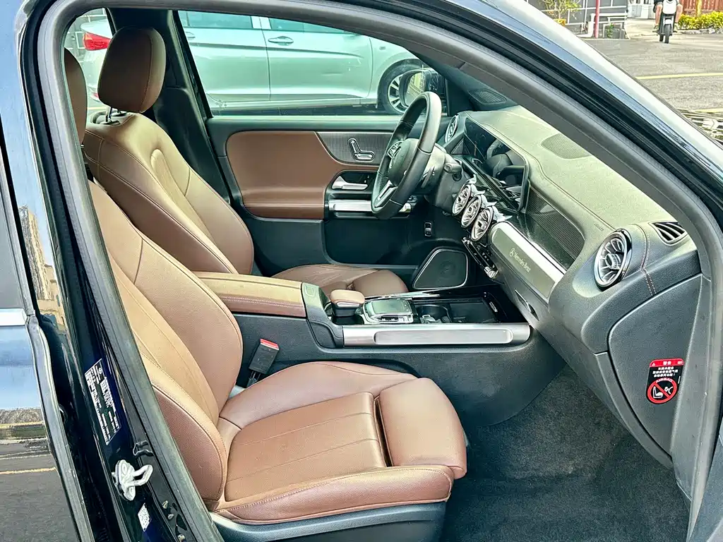 Mercedes-Benz GLB — миниатюра 13