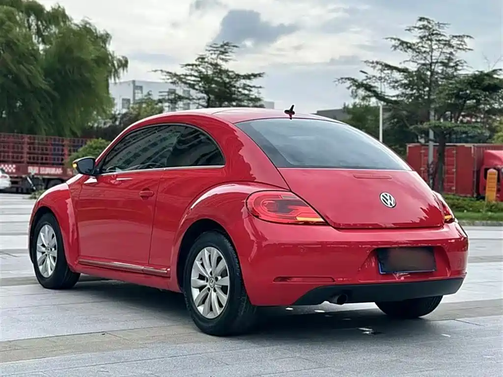 VOLKSWAGEN BEETLE