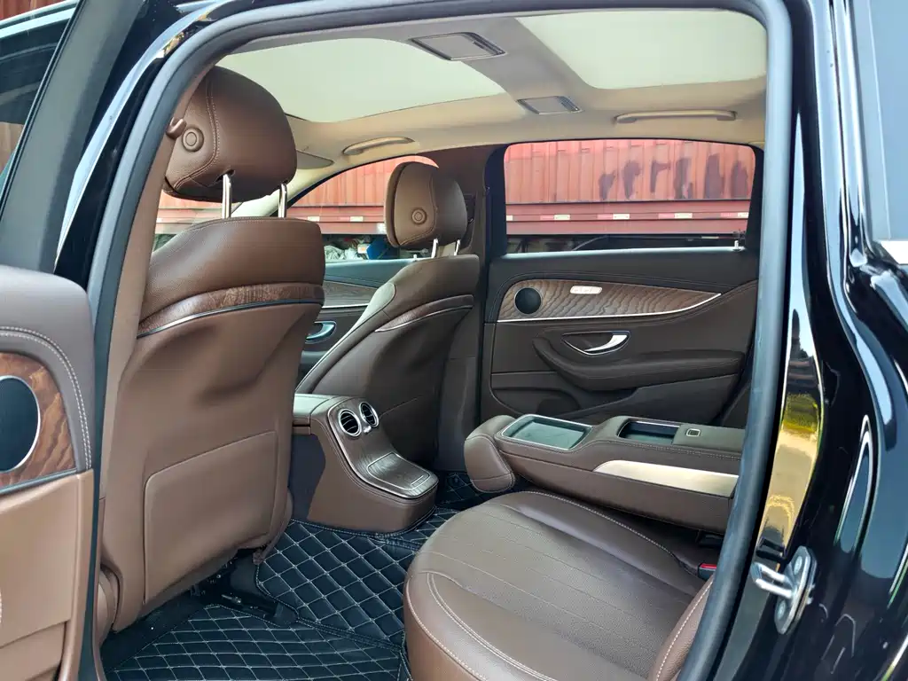 Mercedes-Benz E-Class — миниатюра 7