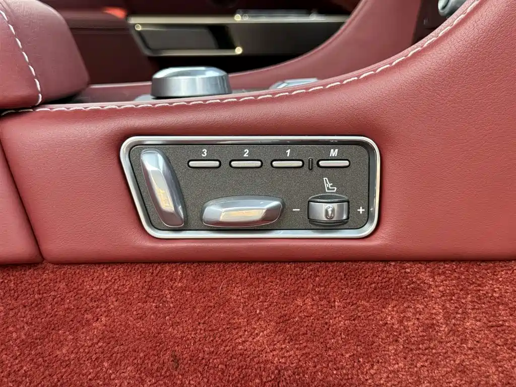 Aston Martin Rapide — миниатюра 33