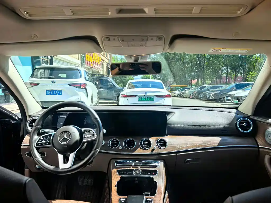 Mercedes-Benz E-Class — миниатюра 6