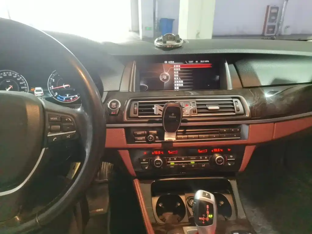 BMW 5 Series — миниатюра 13