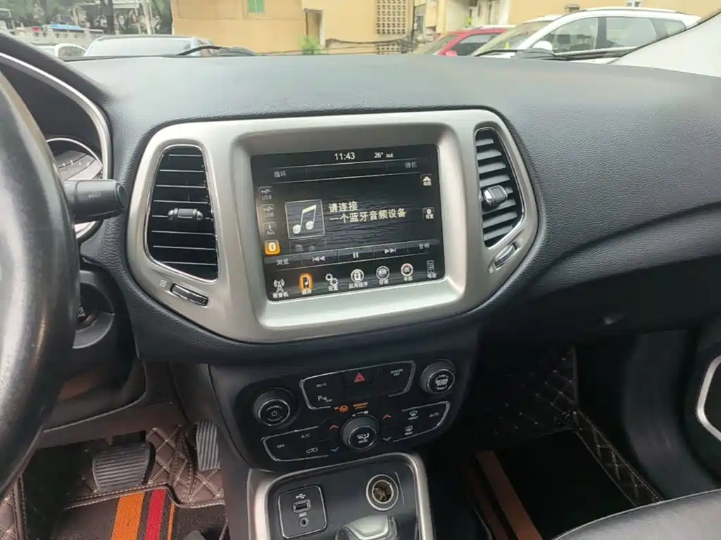 Jeep Compass — миниатюра 13