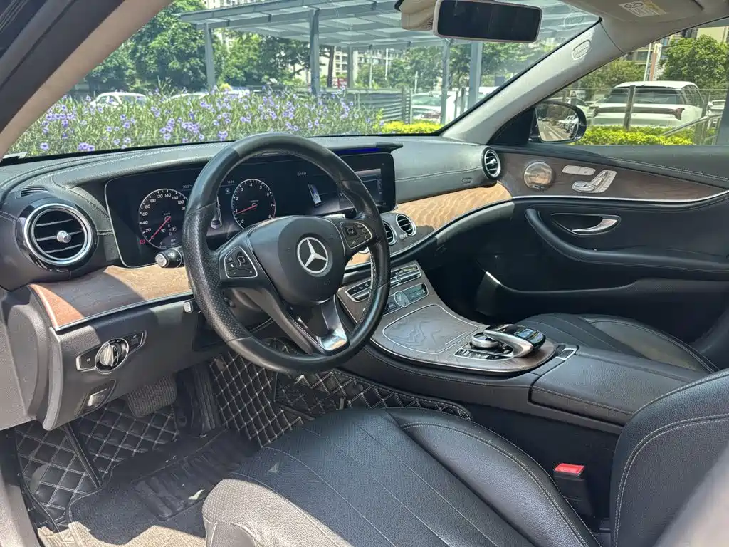 Mercedes-Benz E-Class — миниатюра 8