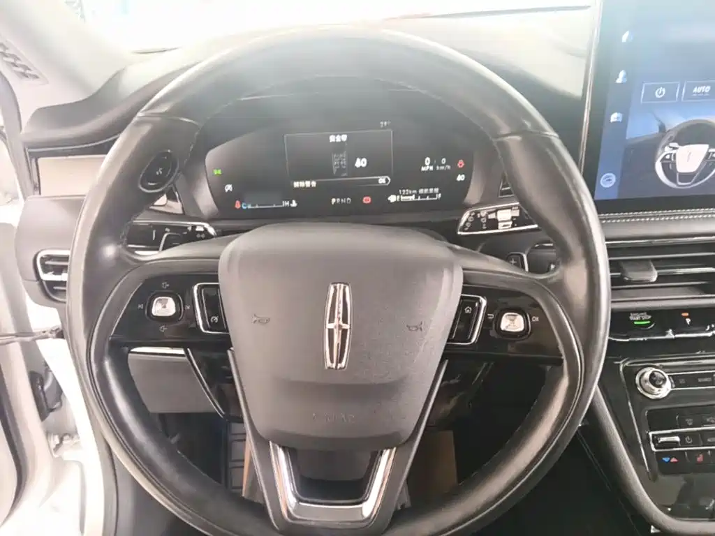Lincoln Corsair — миниатюра 10