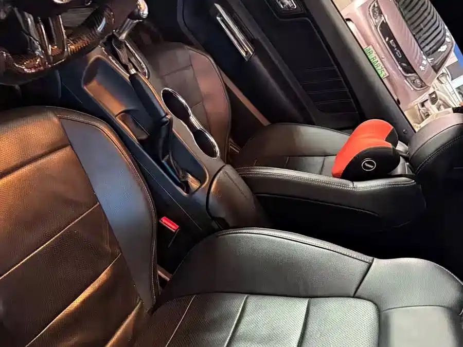 Ford Mustang — миниатюра 5