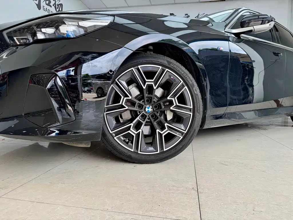 BMW 5 Series — миниатюра 22