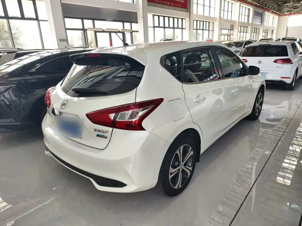 Nissan Tiida — миниатюра 5