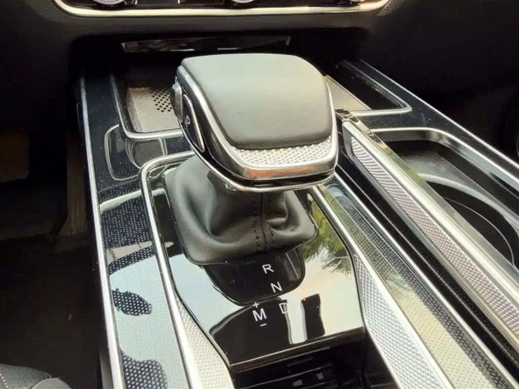 Hongqi HS5 2023 2.0T Pro