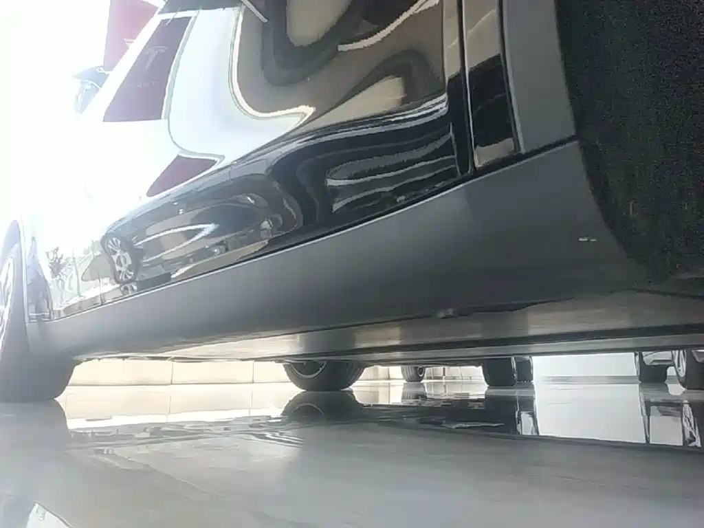 Tesla Model Y — миниатюра 21