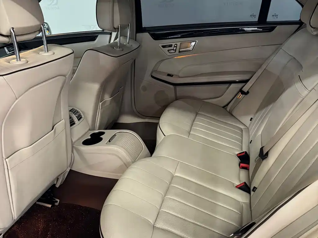 Mercedes-Benz E-Class — миниатюра 5