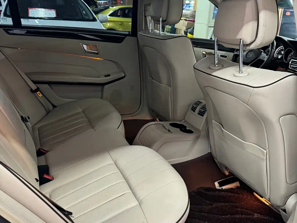 Mercedes-Benz E-Class — миниатюра 8