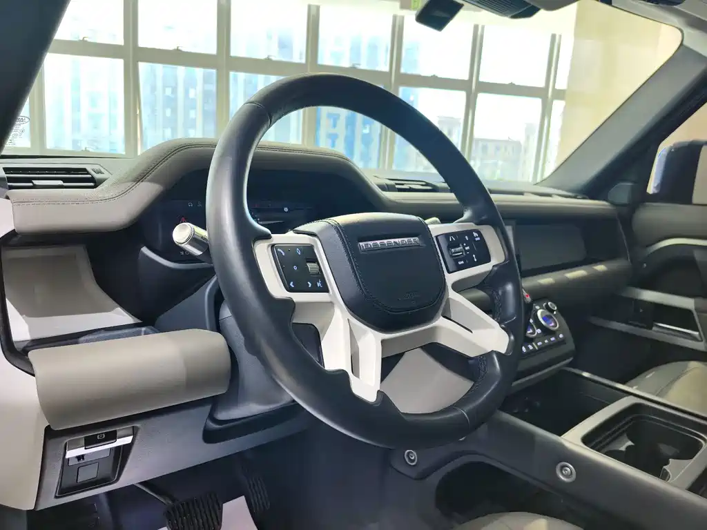 Land Rover Defender — миниатюра 7