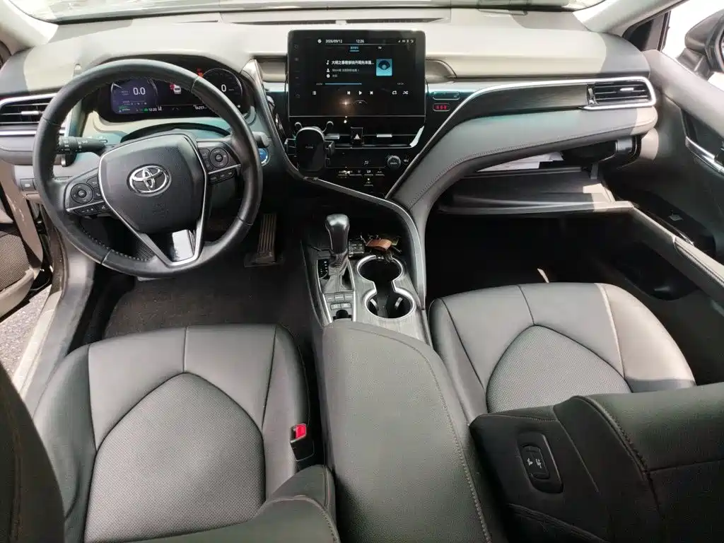 Toyota Camry — миниатюра 10