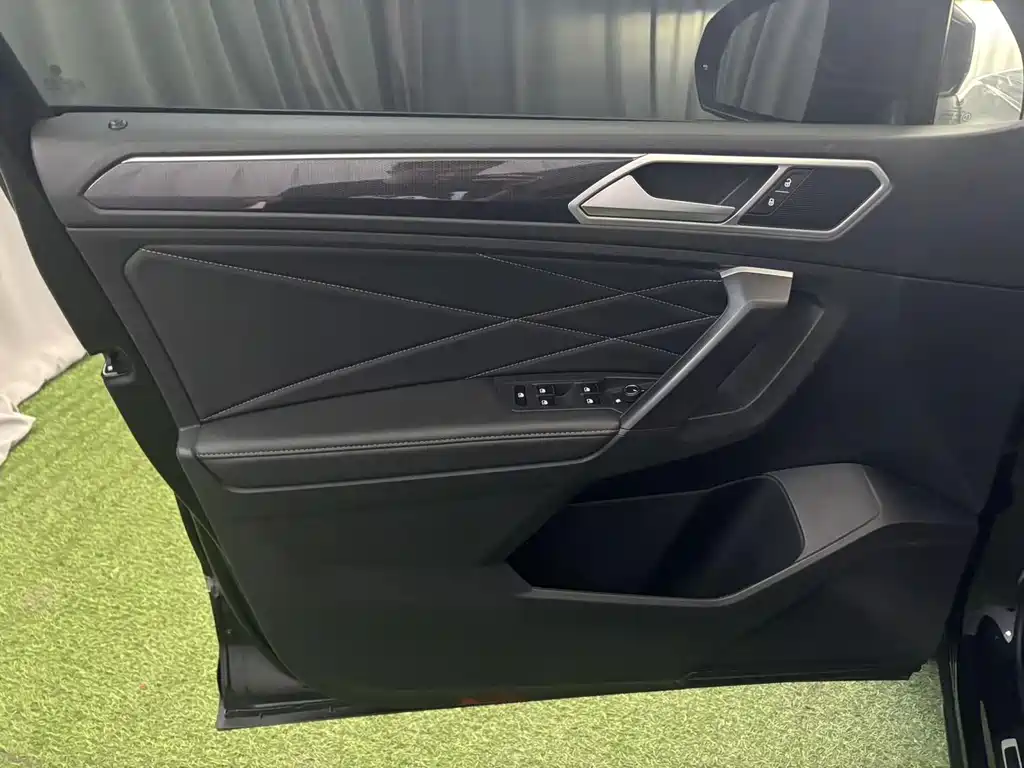 Volkswagen Tiguan L — миниатюра 10