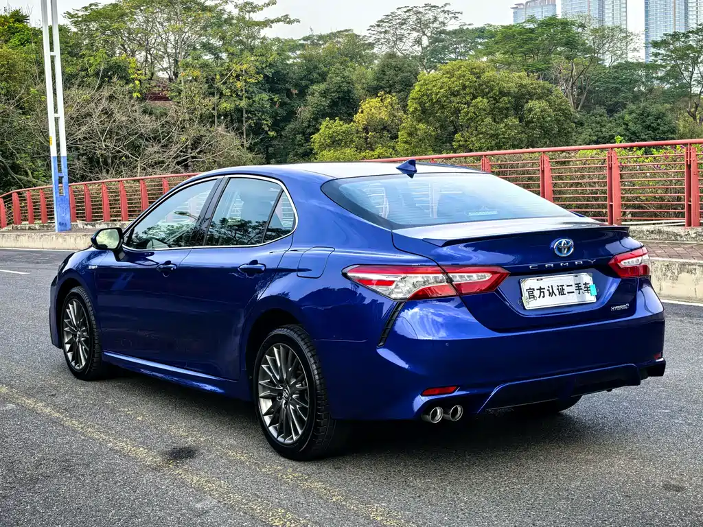 TOYOTA CAMRY