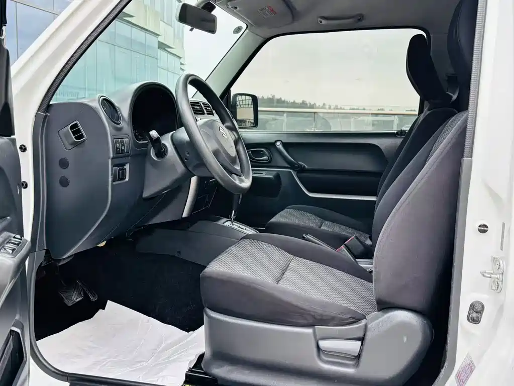 Suzuki Jimny — миниатюра 11