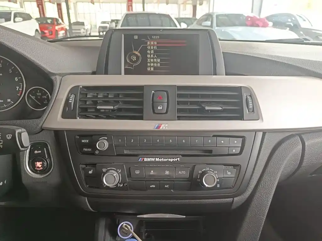 BMW 3 Series — миниатюра 13