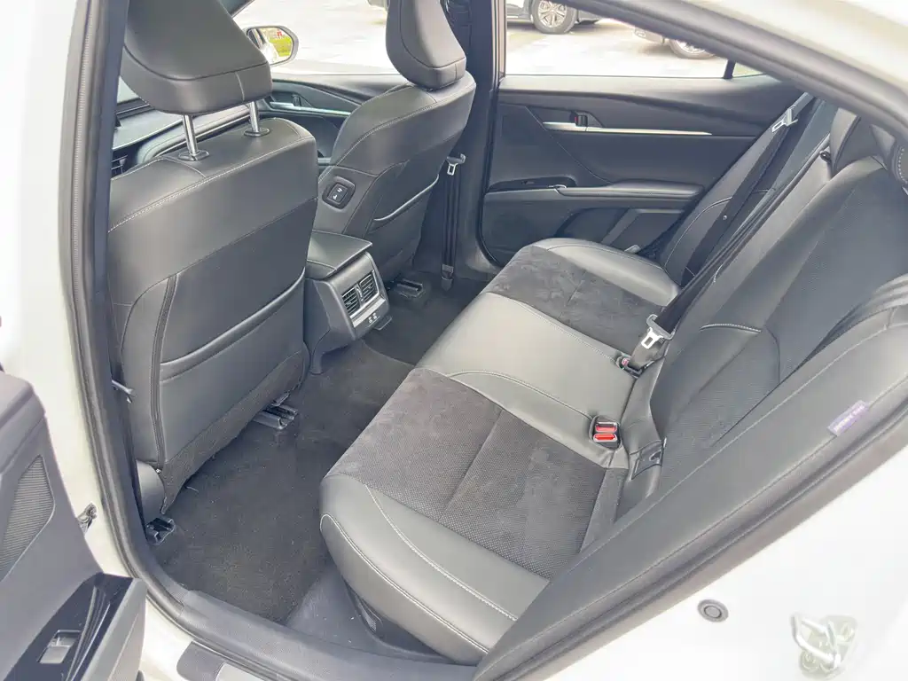 Toyota Camry — миниатюра 13
