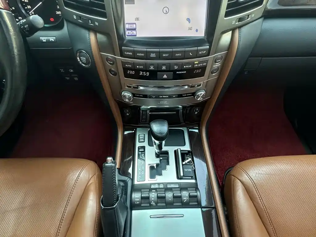 Lexus LX — миниатюра 12