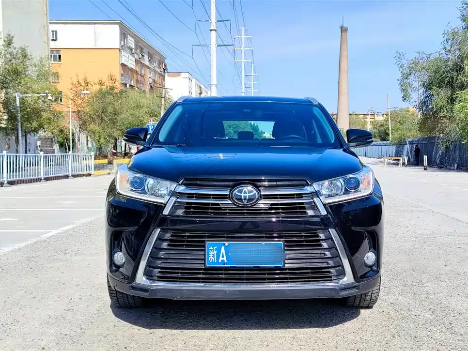 TOYOTA HIGHLANDER