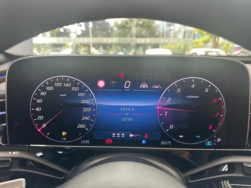 Mercedes-Benz E-Class — миниатюра 6