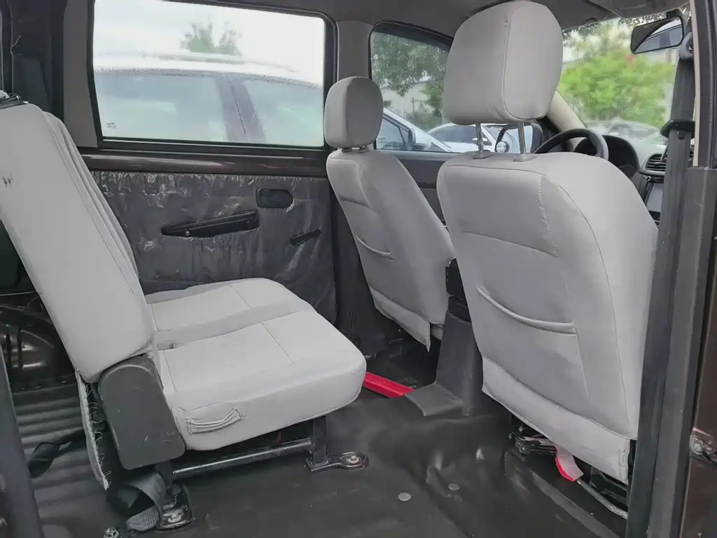 Wuling Hongguang — миниатюра 13