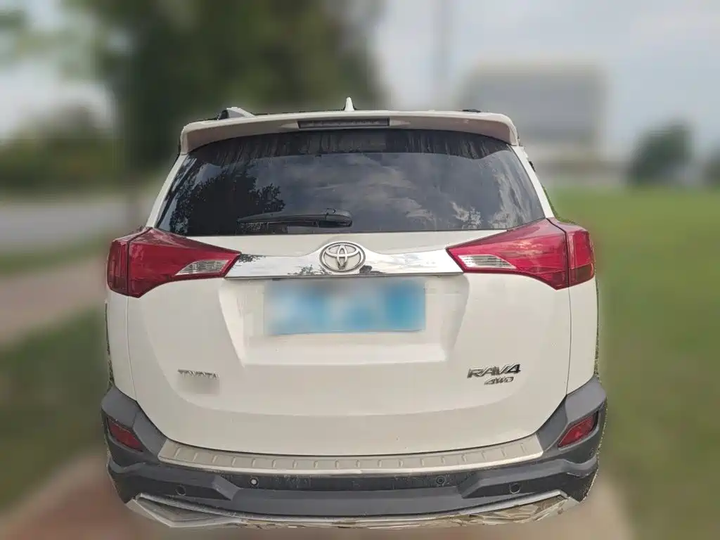 Toyota RAV4 — миниатюра 5