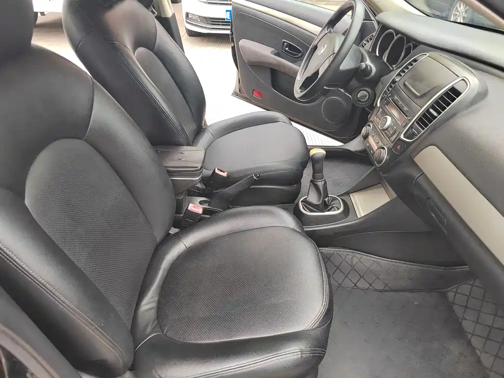 Nissan Sylphy 2016 1.6XE MT Lead