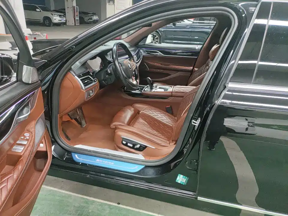 BMW 7 Series — миниатюра 3